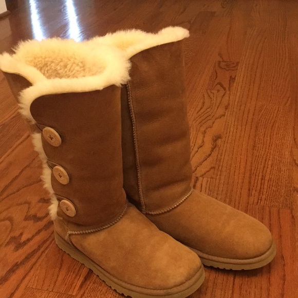 UGG Shoes - Bailey button Uggs